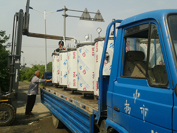 氮气电加热炉发货场